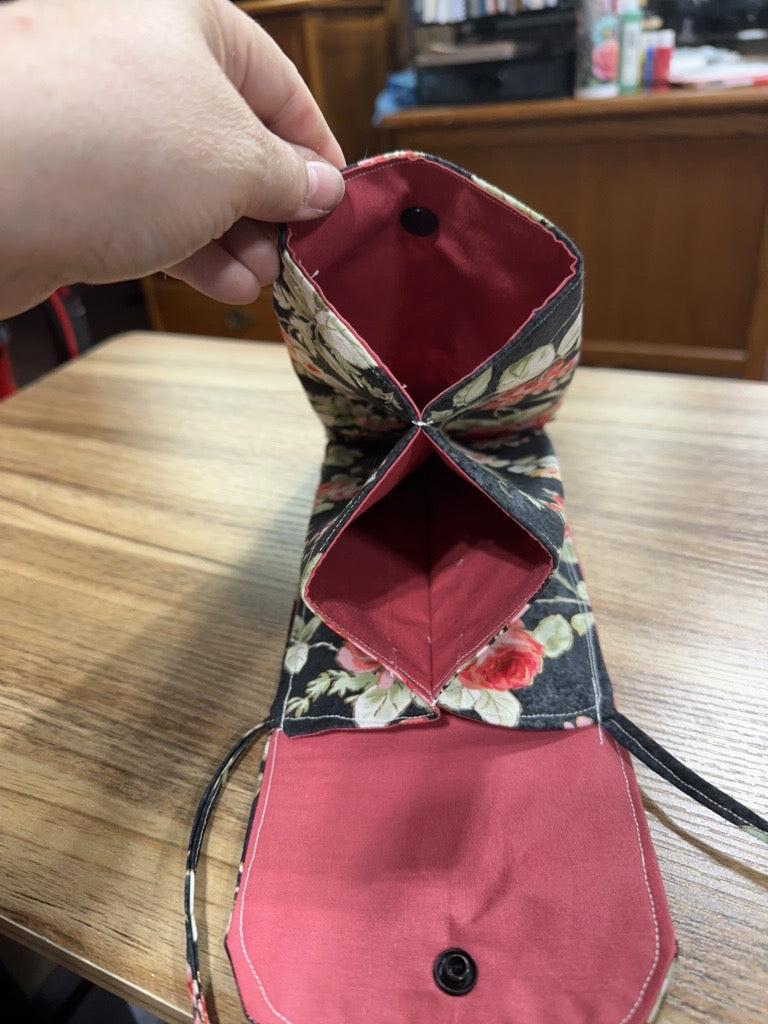 Handmade 3-Pocket Crossbody Cell Phone Purse – Black & Pink Roses