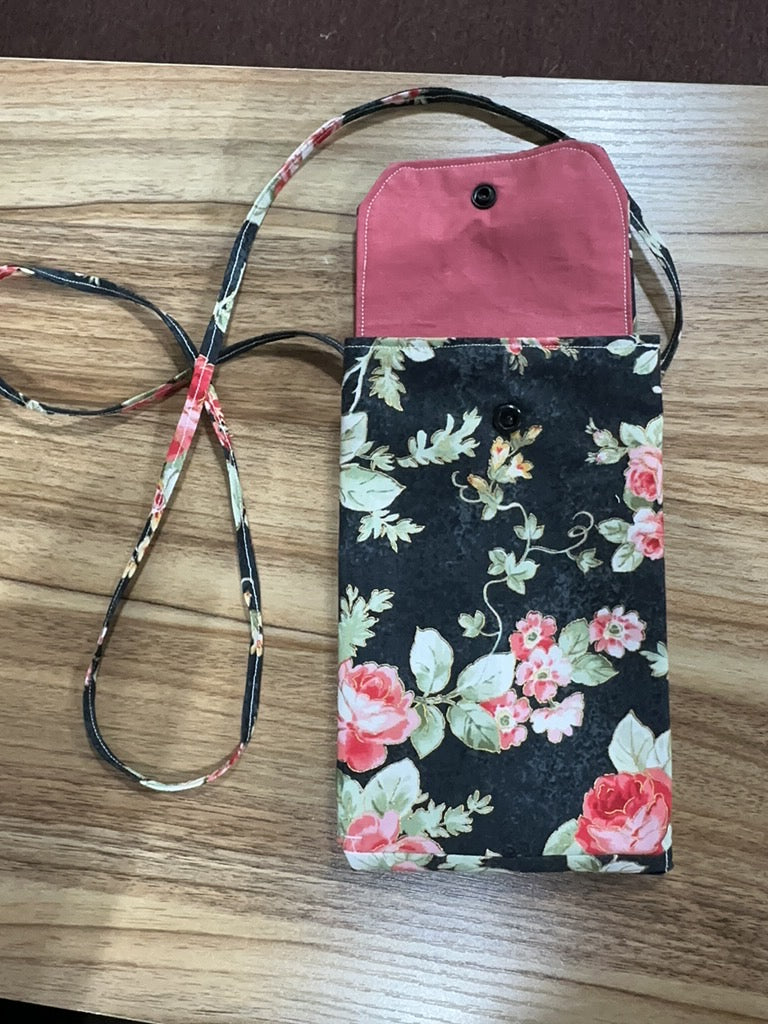 Handmade 3-Pocket Crossbody Cell Phone Purse – Black & Pink Roses
